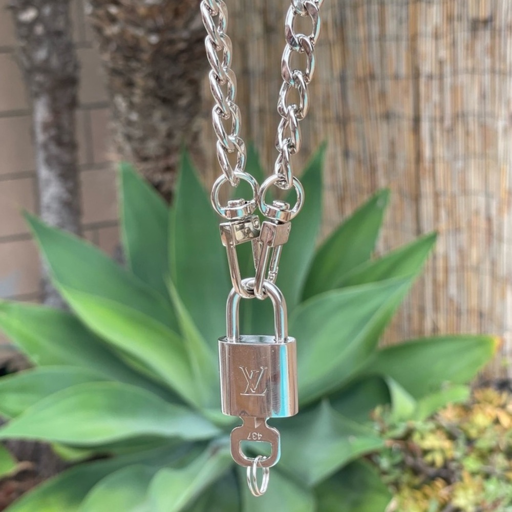 Louis Vuitton Vintage Silver Padlock & Key & Silver Necklace - #305
